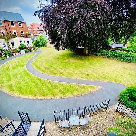 Modern Ground Floor With Free Parking Very Near Centre Apartment