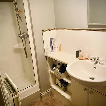 Modern Ground Floor With Free Parking Very Near Centre * Ripon