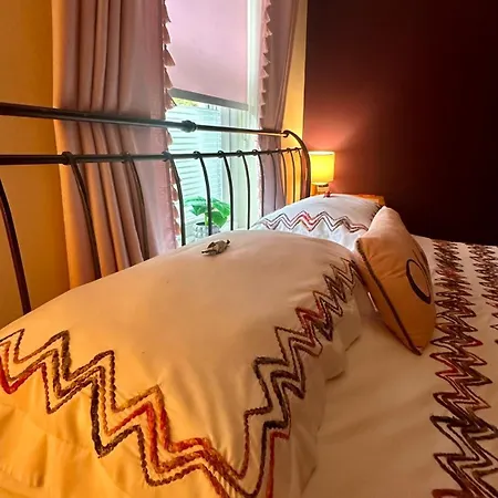 Apartment Modern Ground Floor With Free Parking Very Near Centre *
