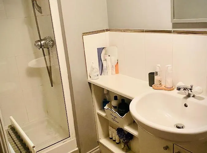 Modern Ground Floor With Free Parking Very Near Centre * Ripon