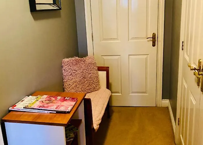 Appartement Modern Ground Floor With Free Parking Very Near Centre *